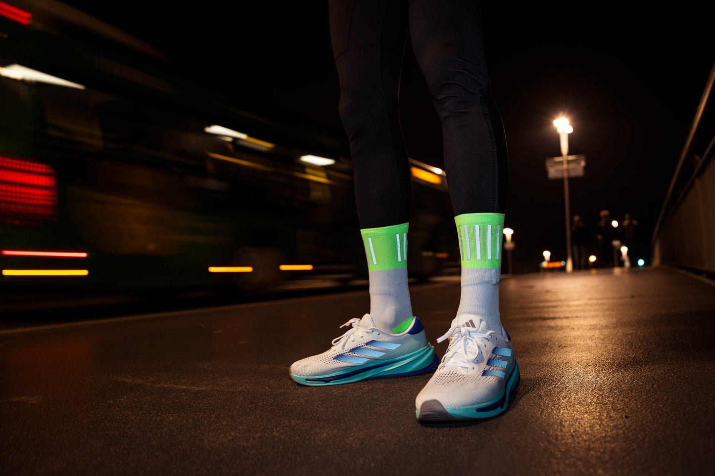 INCYLENCE HIGH-VIZ V3 反光跑步機能襪 GREEN