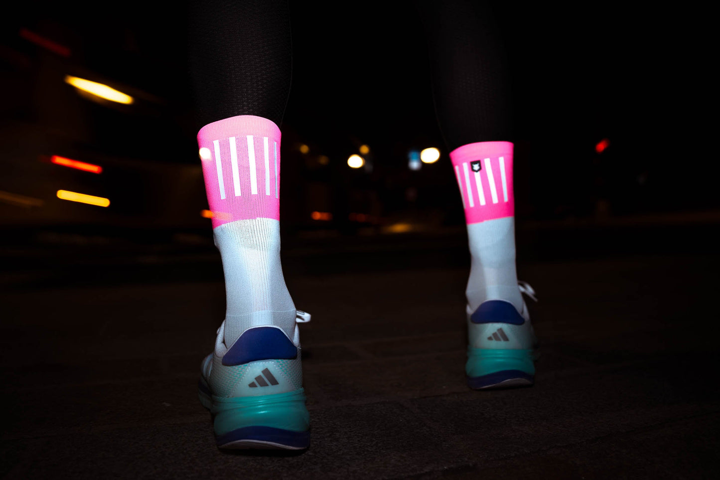INCYLENCE HIGH-VIZ V3 反光跑步機能襪 PINK