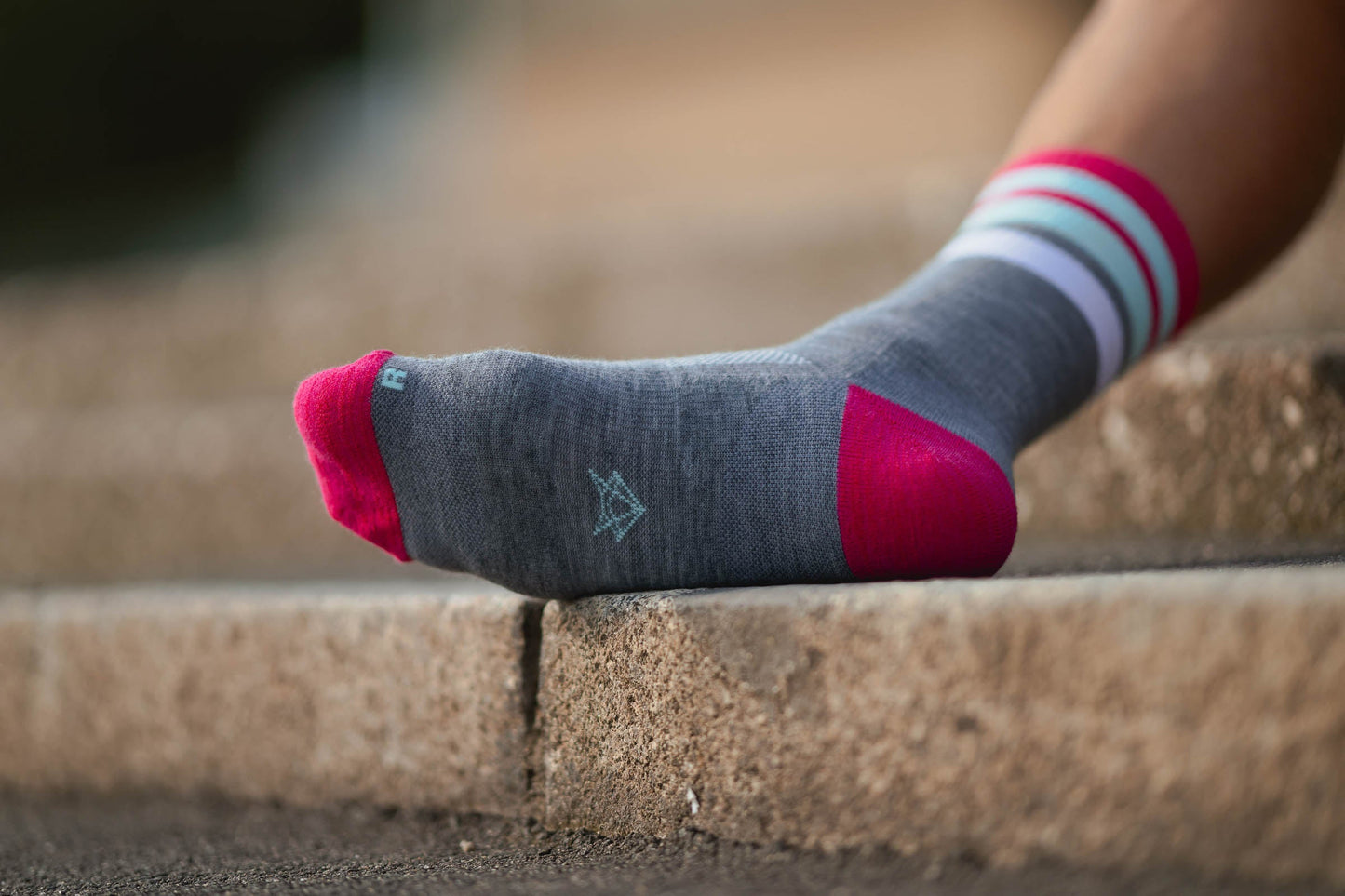 INCYLENCE MERINO STRIVE 羊毛運動機能襪 LIGHT GREY SKY BLUE
