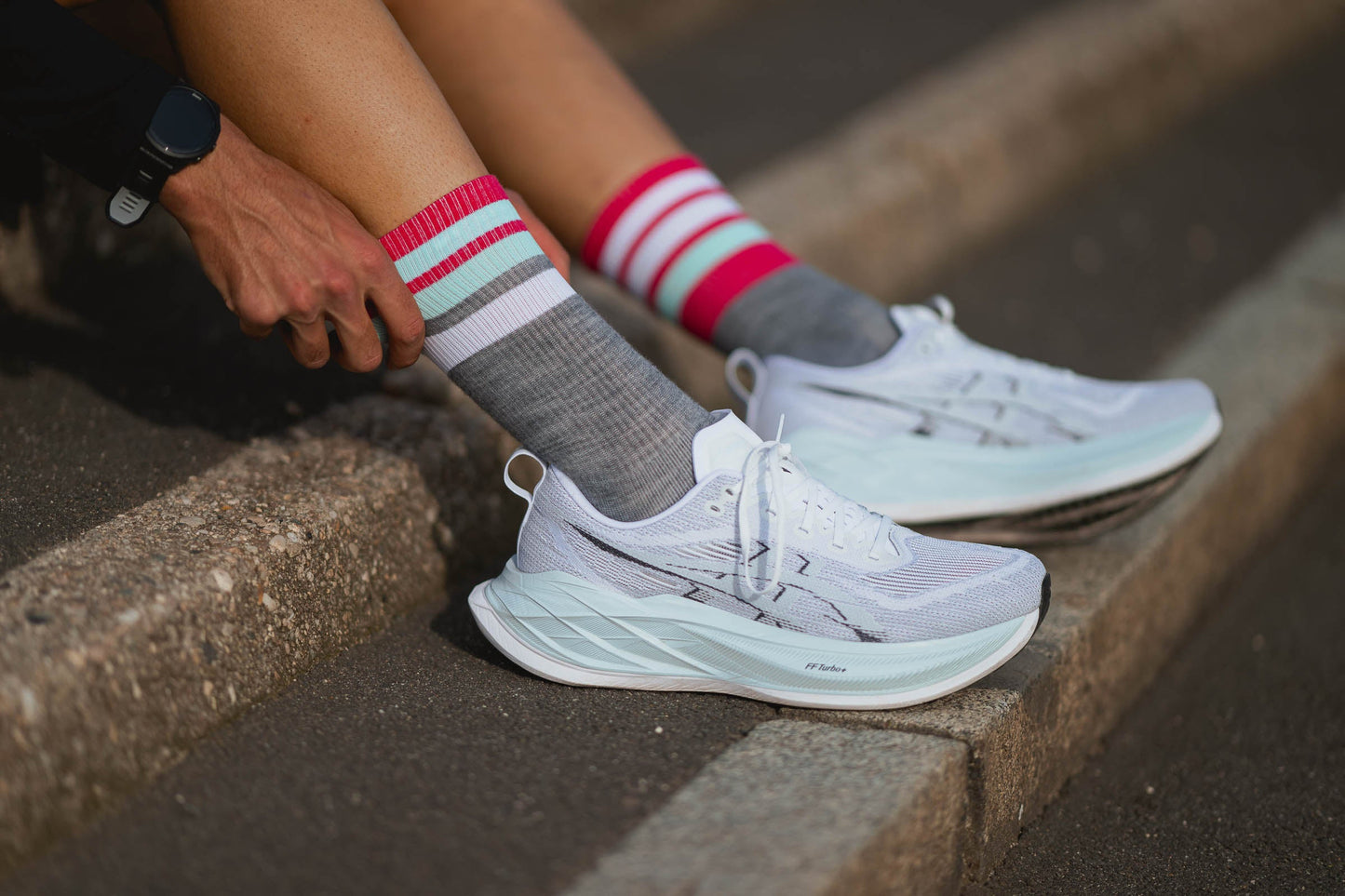 INCYLENCE MERINO STRIVE 羊毛運動機能襪 LIGHT GREY SKY BLUE