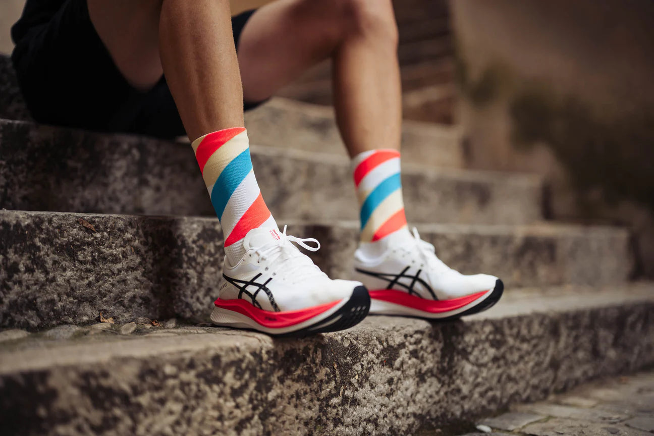 INCYLENCE 跑步運動機能襪 LOOPS WHITE BLUE INFERNO