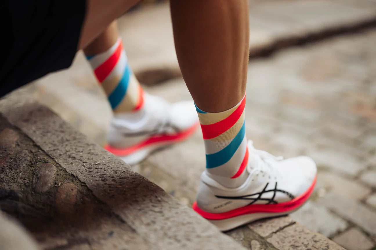 INCYLENCE 跑步運動機能襪 LOOPS WHITE BLUE INFERNO