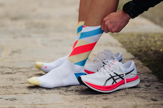 INCYLENCE 跑步運動機能襪 LOOPS WHITE BLUE INFERNO