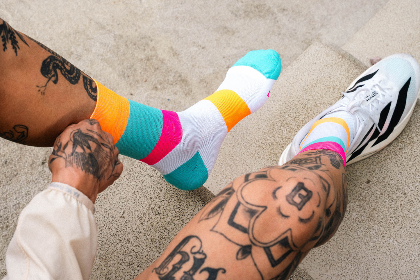 INCYLENCE 跑步運動機能襪 BANDS CYAN ORANGE