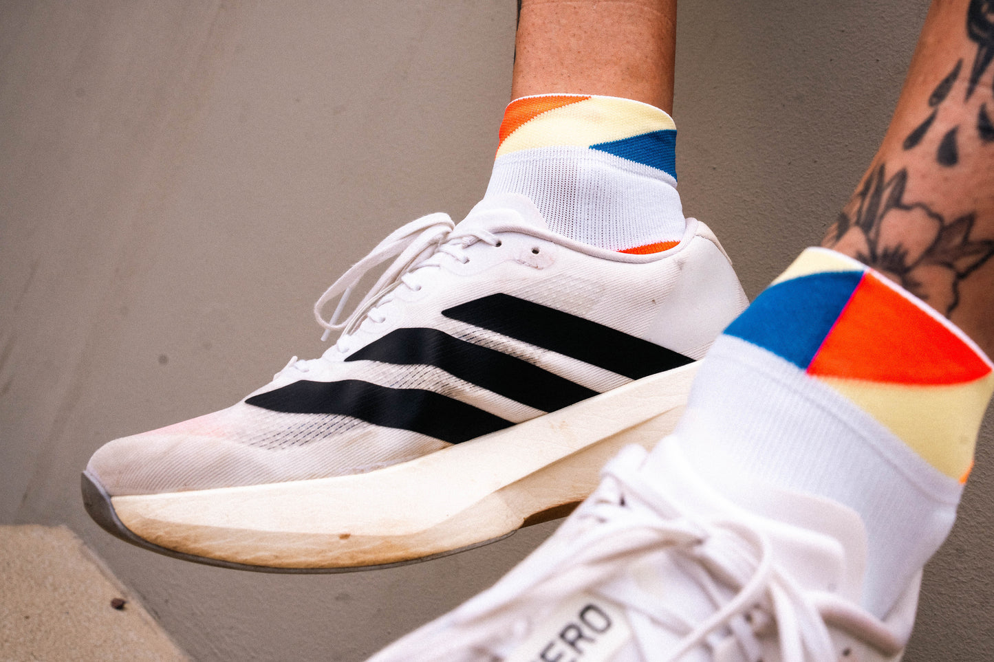 INCYLENCE 跑步運動機能短襪 POLYGONS SHORT BLUE INFERNO