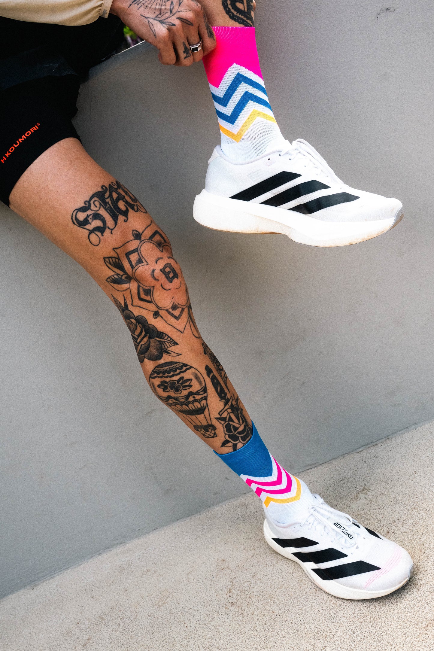 INCYLENCE 跑步運動機能襪 VOLTS BLUE PINK