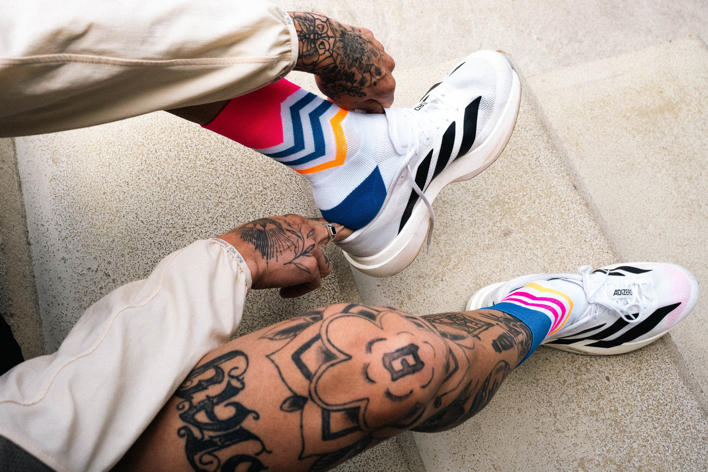 INCYLENCE 跑步運動機能襪 VOLTS BLUE PINK