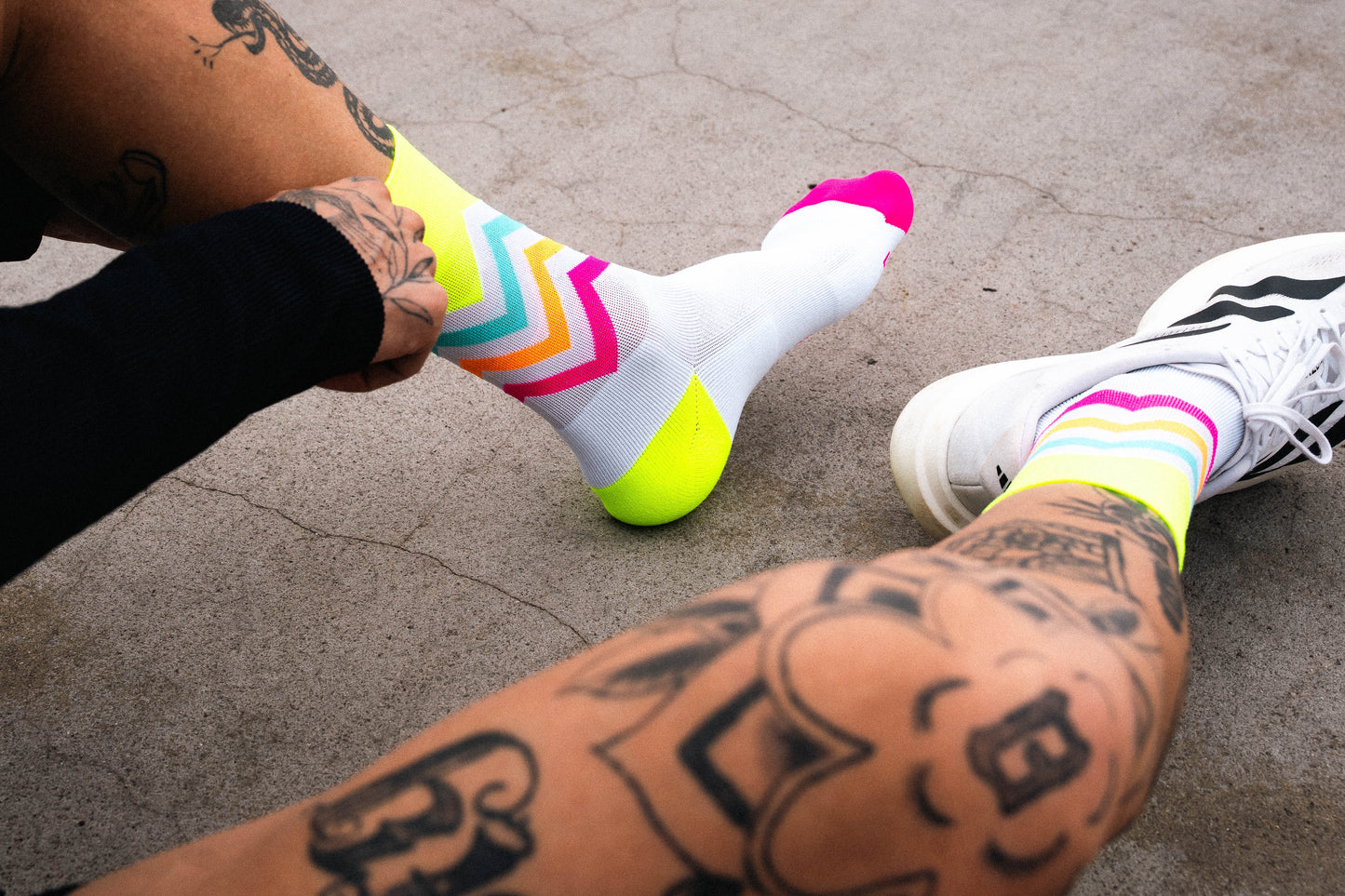 INCYLENCE 跑步運動機能襪 VOLTS CANARY PINK