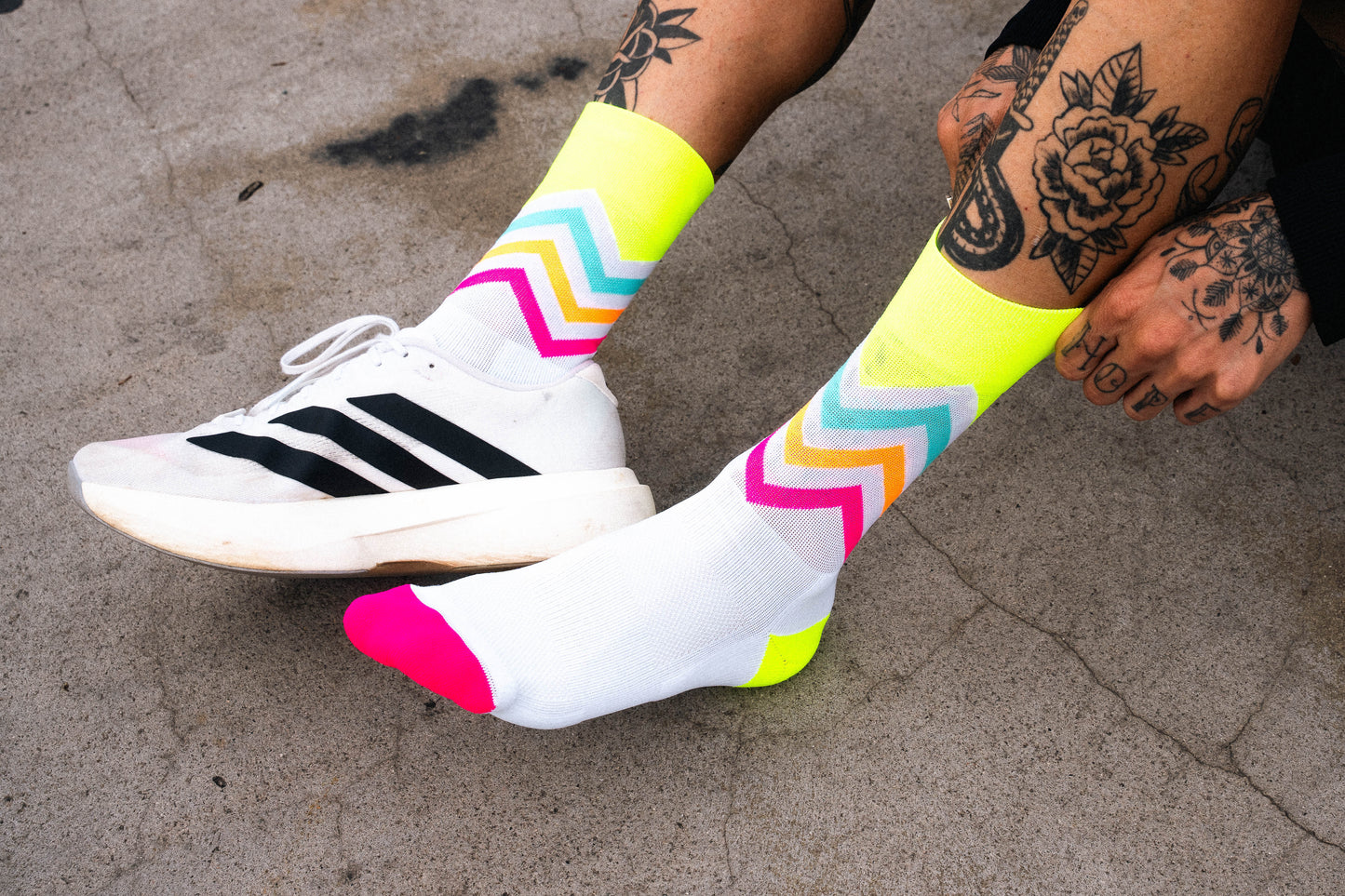 INCYLENCE 跑步運動機能襪 VOLTS CANARY PINK