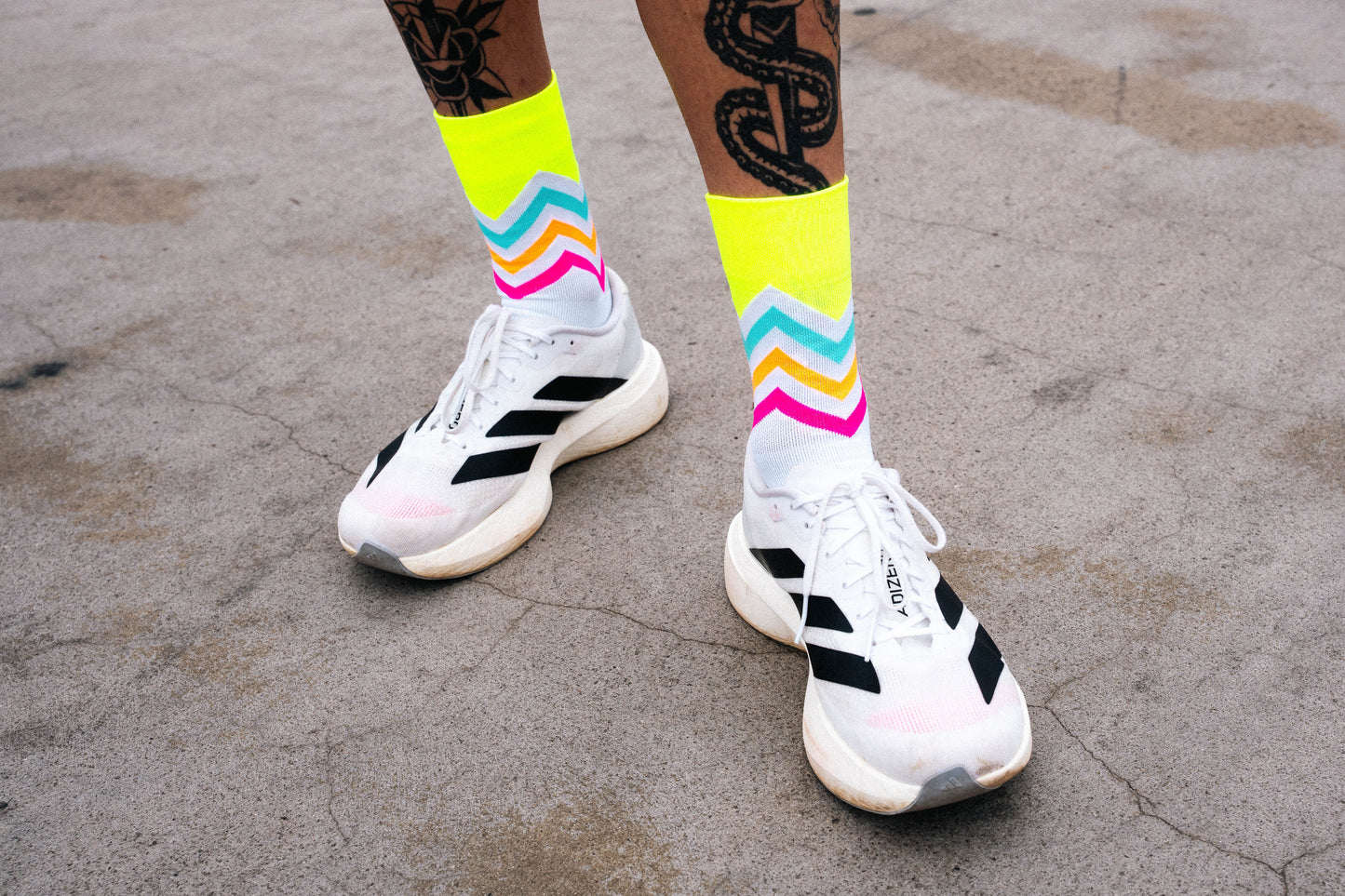 INCYLENCE 跑步運動機能襪 VOLTS CANARY PINK