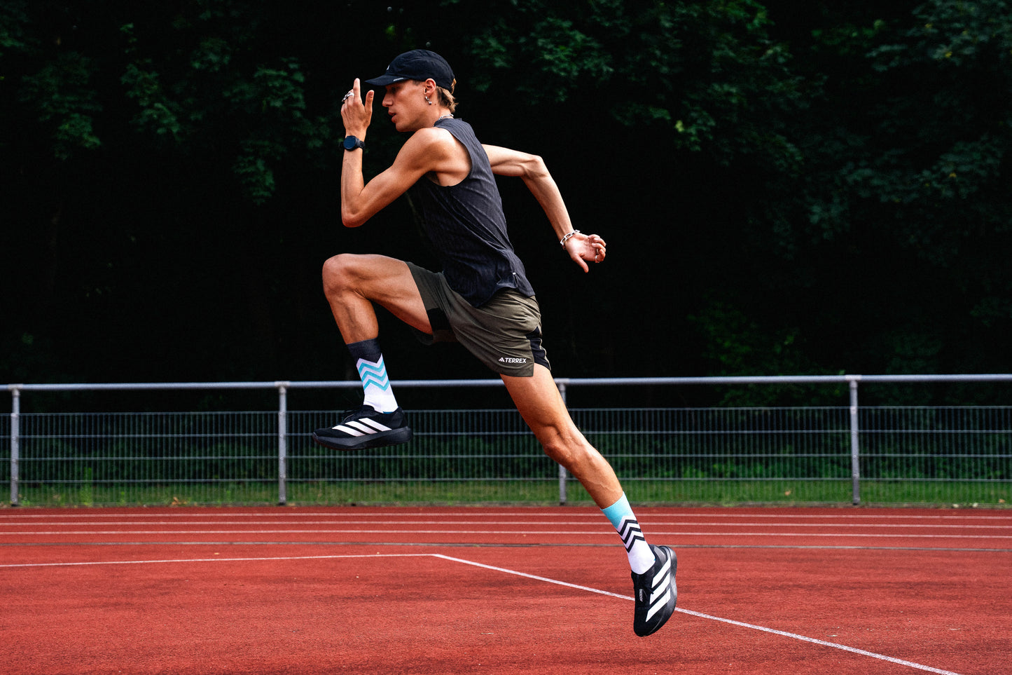 INCYLENCE 跑步運動機能襪 VOLTS CYAN BLACK