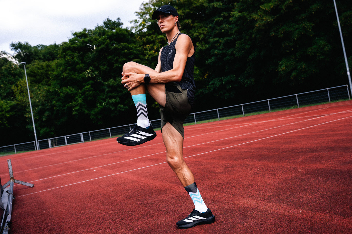 INCYLENCE 跑步運動機能襪 VOLTS CYAN BLACK