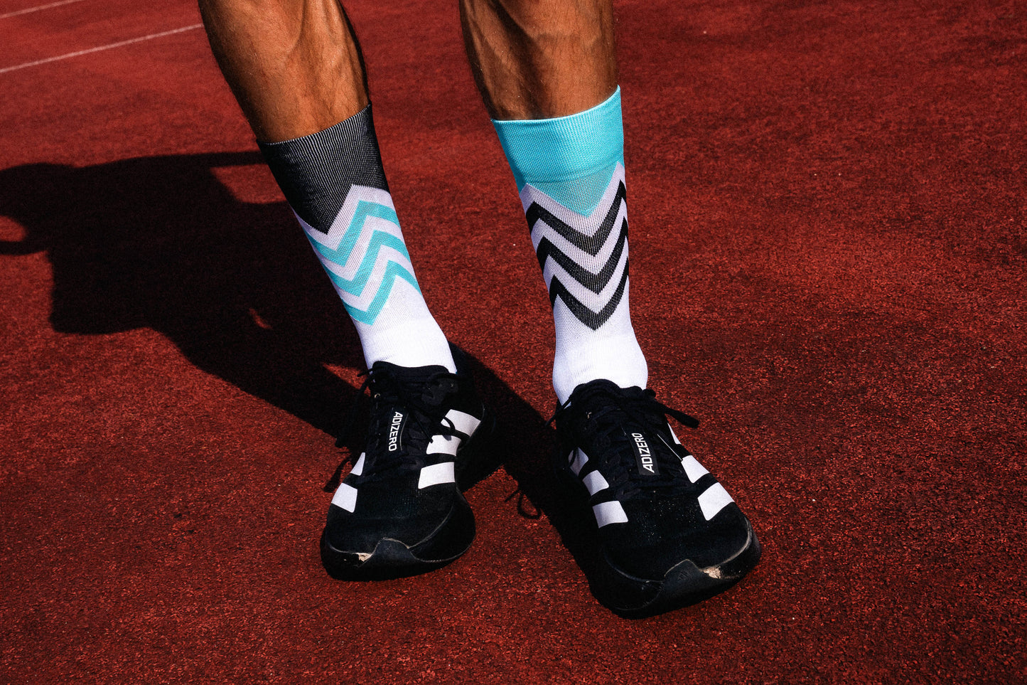 INCYLENCE 跑步運動機能襪 VOLTS CYAN BLACK