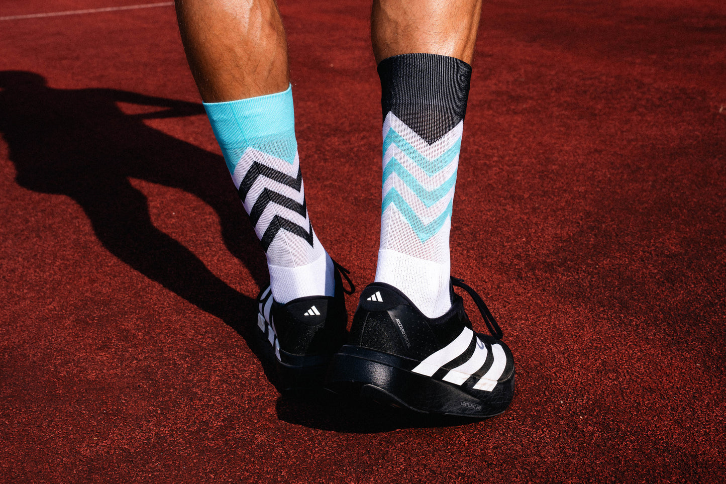 INCYLENCE 跑步運動機能襪 VOLTS CYAN BLACK