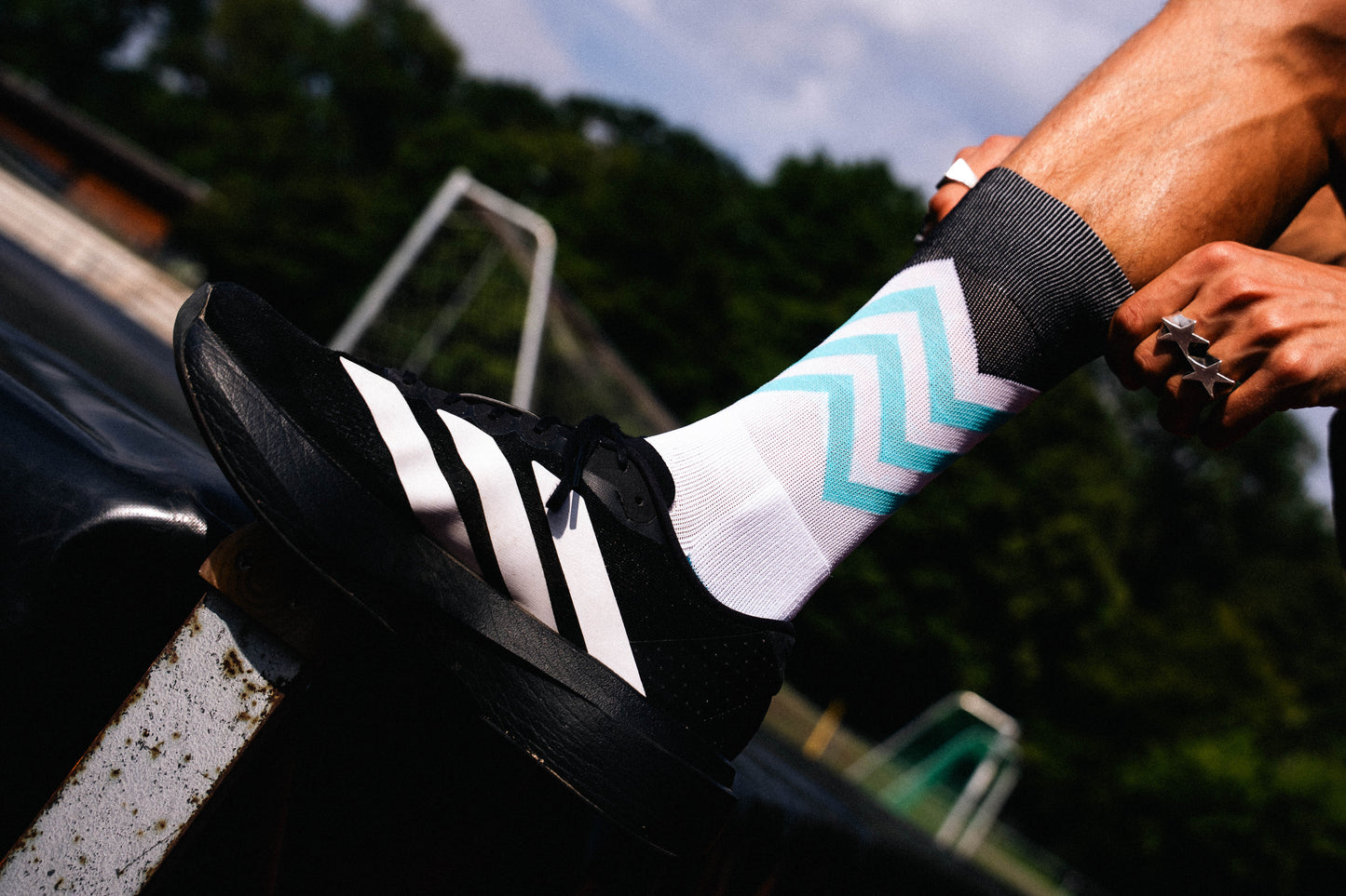 INCYLENCE 跑步運動機能襪 VOLTS CYAN BLACK