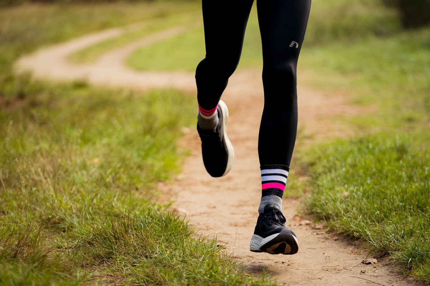 INCYLENCE MERINO STRIVE 羊毛運動機能襪 LIGHT GREY PINK