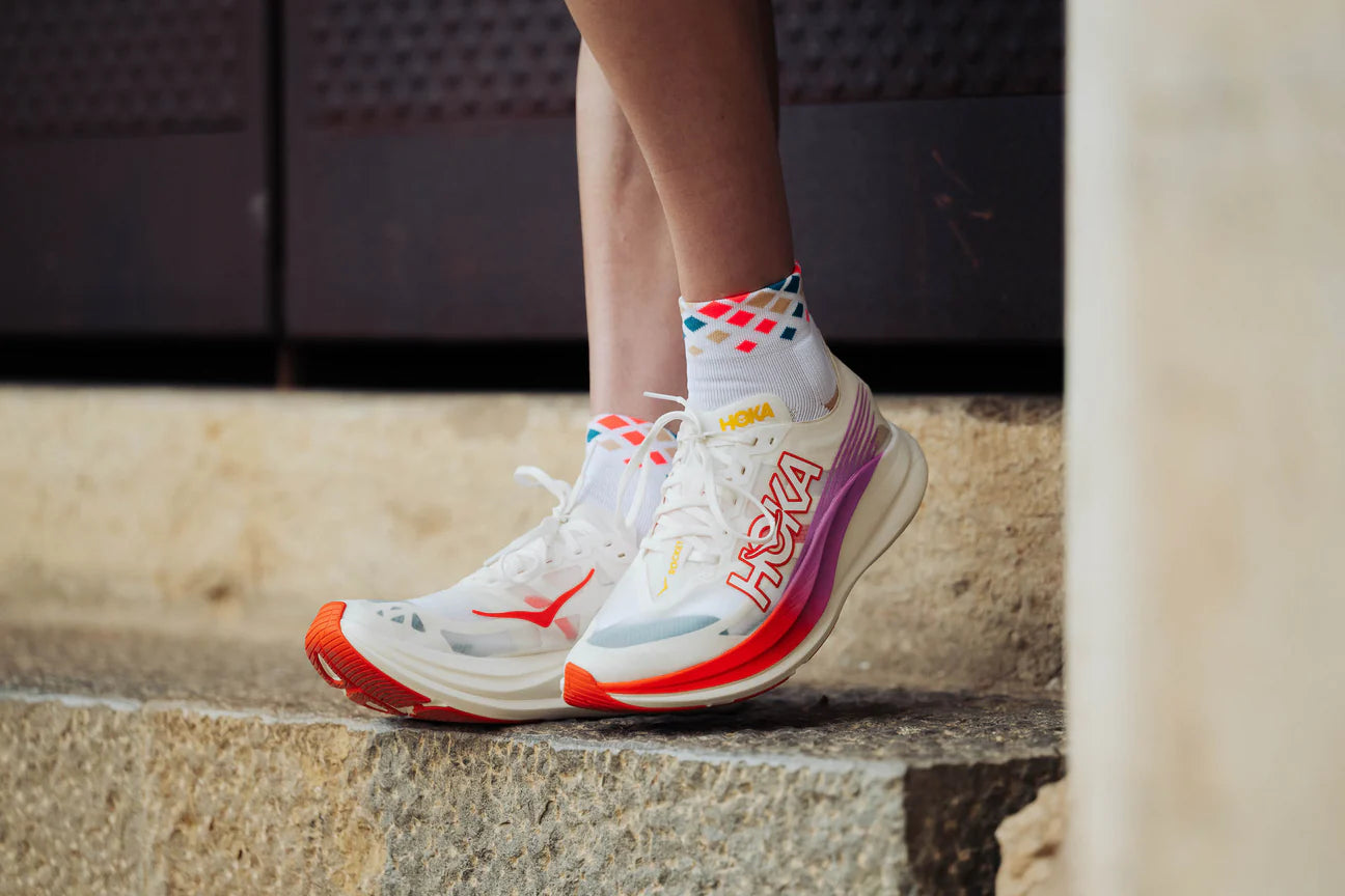 INCYLENCE 跑步運動機能短襪 CRYSTALS SHORT WHITE INFERNO