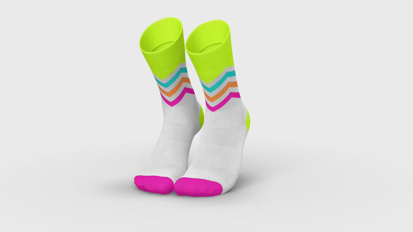 Load and play video in Gallery viewer, INCYLENCE 跑步運動機能襪 VOLTS CANARY PINK
