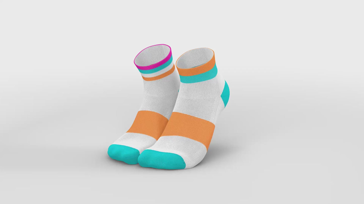 Load and play video in Gallery viewer, INCYLENCE 跑步運動機能短襪 BANDS SHORT CYAN ORANGE
